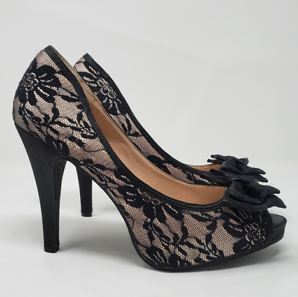 🔴 6 for $25 Charming Charlie Heels Lace 8.5 Black